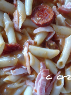 Una foto de Macarrones con bacon