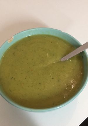 Una foto de Crema de calabacín, patata y zanahoria