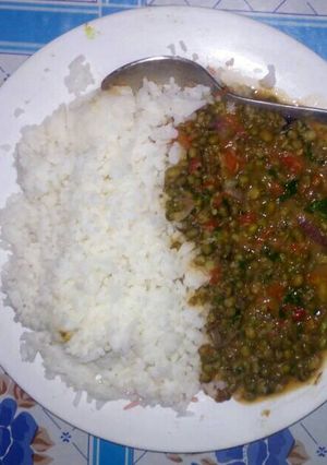 A picture of Boiled rice and green grams stew.