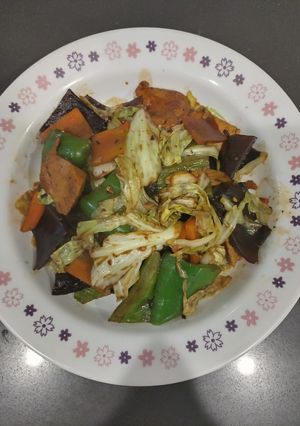 豆瓣醬炒時蔬（方便素）（清冰箱料理）（簡單料理） 的食譜成品照片