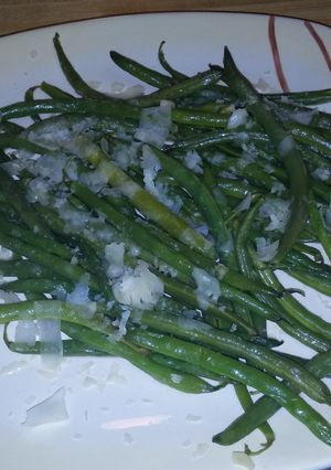 A picture of Garlic and Parmesan Sauteed Green beans.