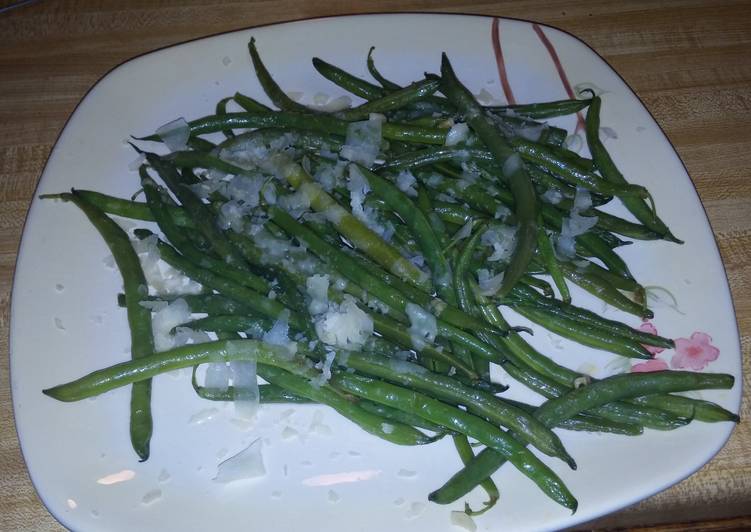 Steps to Prepare Ultimate Garlic and Parmesan Sauteed Green beans