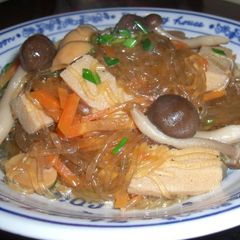 A picture of Low-Cal Cellophane Noodles Simmered with Mushrooms.