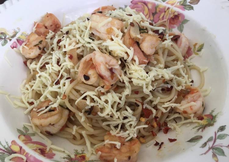 Langkah Mudah untuk Membuat Spaghetti Aglio Olio with Prawn ala Mak Kalun Anti Gagal