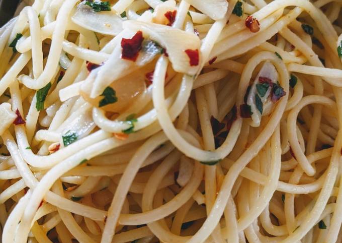 Easiest Way to Prepare Ultimate Garlic &amp; Chilli Flakes Spaghetti
