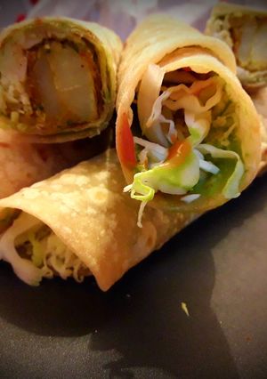 વેજ ચીઝી ફ્રેન્કી (Veg cheesy frankie recipe in Gujarati) રેસીપી મુખ્ય ફોટો