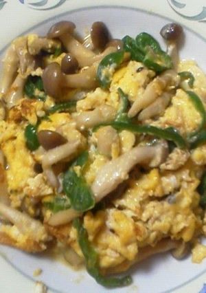 A picture of Shimeji Mushroom & Green Peppers Egg Stir-fry.