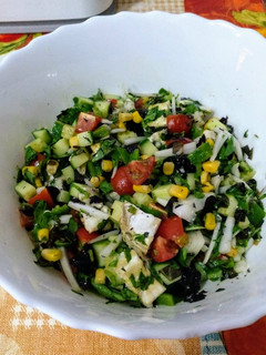 Una foto de Ensalada colorida de brotes tiernos