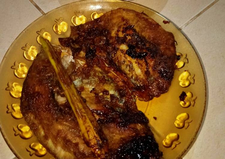 Langkah mengolah Ikan bakar kecap simple yang sempurna