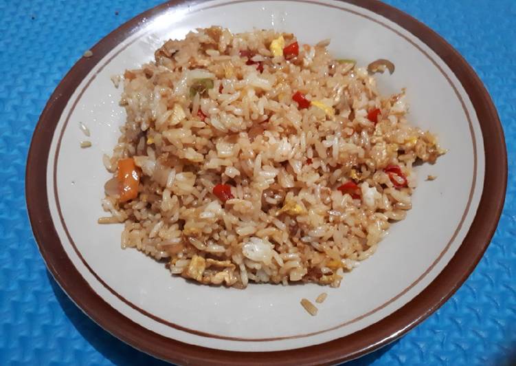 makanan Nasi goreng bumbu iris yang Lezat Sekali