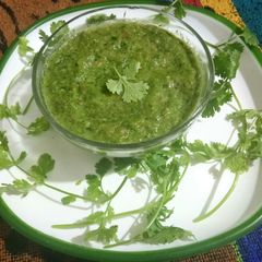 A picture of Corriander coconut chutney.