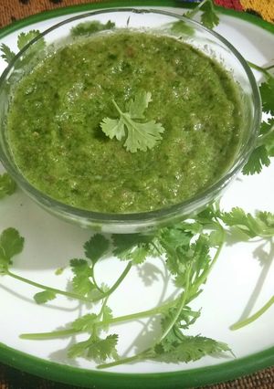 A picture of Corriander coconut chutney.