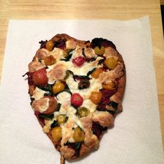 A picture of Garlic Naan Pizza.