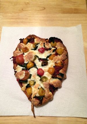 A picture of Garlic Naan Pizza.