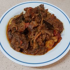A picture of Spicy gravy beef.