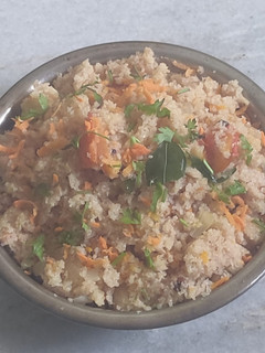 கேரட் கோதுமை ரவை கிச்சடி செய்முறை முக்கிய புகைப்படம்