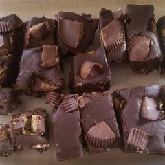 A picture of Reese's peanut butter fudge.