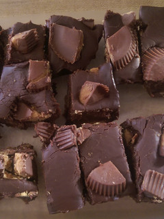 A picture of Reese's peanut butter fudge.