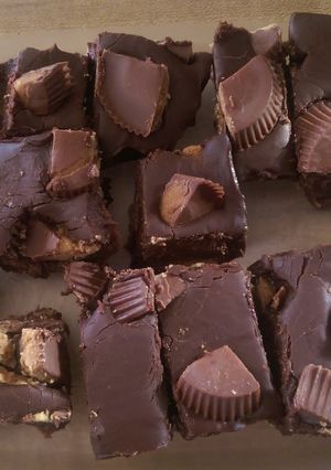 A picture of Reese's peanut butter fudge.