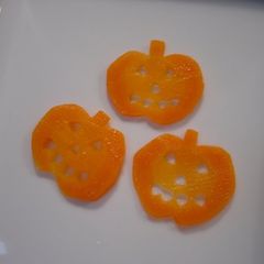 A picture of Halloween Jack-o-Lantern made from Carrots.