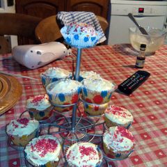 A picture of Apple and cinnamon cupcakes.