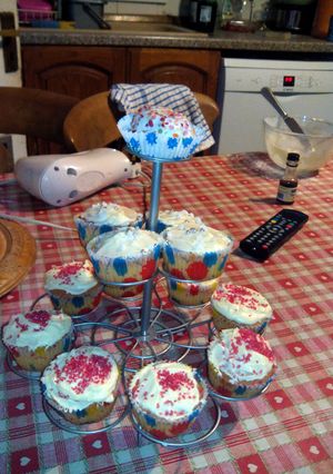 A picture of Apple and cinnamon cupcakes.