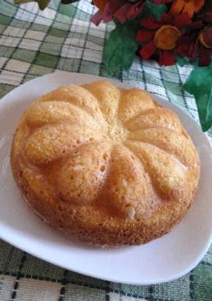 A picture of Moist Oil-free Yogurt Cake.
