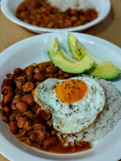 Una foto de CARGAMANTO Con🍳Huevo frito...!😋