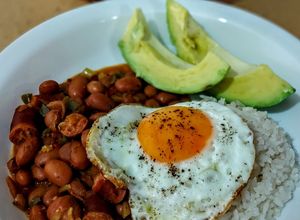 Una foto de CARGAMANTO Con🍳Huevo frito...!😋