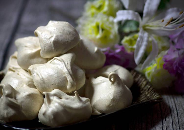 Lavender meringue cookies