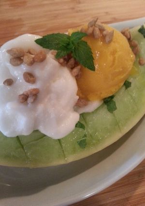 A picture of Melon Boats.