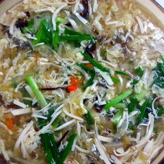 A picture of Chinese hot & spicy soup.