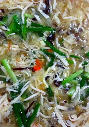 A picture of Chinese hot & spicy soup.