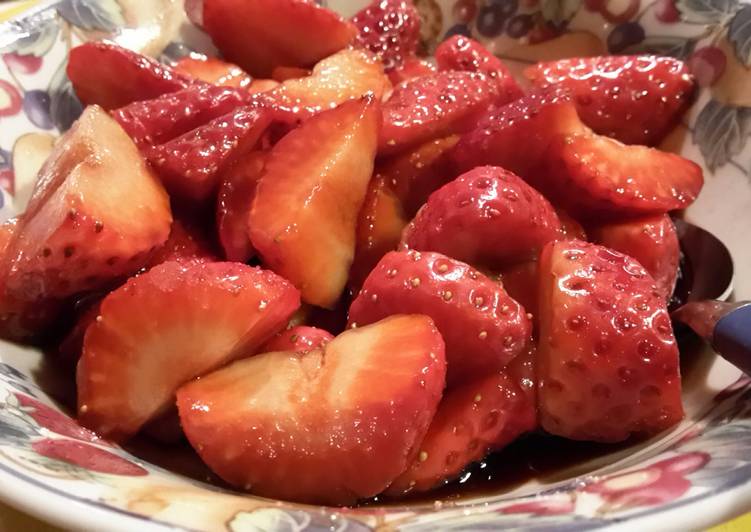 Recipe of Quick AMIES Strawberries in Balsamic Vinegar