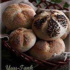 A picture of German Kaisersemmel Rolls with Rye.