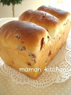 A picture of Fluffy Honey Cranberry Bread.