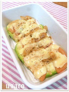 A picture of Grilled Avocado and Tomato with Cheese and Mayonnaise.