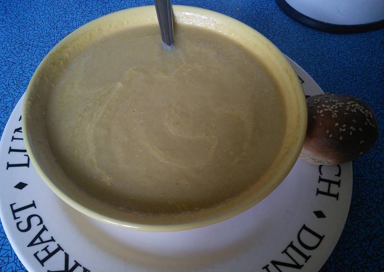 Simple Way to Make Favorite Cream of Celery Soup 2,150ml 300 cals serves 4-6