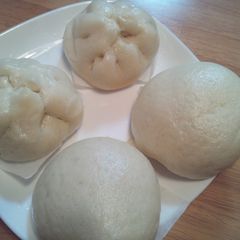 A picture of Steamed Pork Buns and Sweet Adzuki Bean Paste Buns in a Bread Machine.