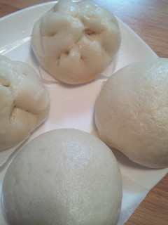 A picture of Steamed Pork Buns and Sweet Adzuki Bean Paste Buns in a Bread Machine.