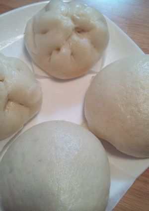 A picture of Steamed Pork Buns and Sweet Adzuki Bean Paste Buns in a Bread Machine.