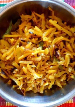 পেঁয়াজ দিয়ে আলু ভাজি রেসিপির প্রধান ছবি