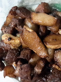A picture of Pork Adobo (pinoy food).