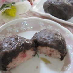 A picture of Fragrant Sakura Blossom Ohagi (Sweet Rice Cakes Covered with Anko Bean Paste).