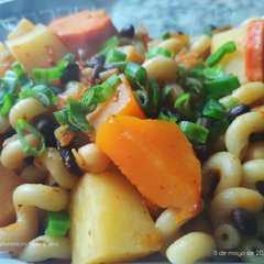 Una foto de Cazuela de Verduras, Legumbres y Fideos! 🇦🇷❤️