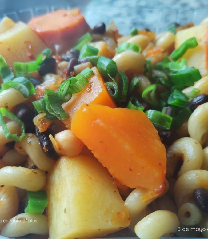 Una foto de Cazuela de Verduras, Legumbres y Fideos! 🇦🇷❤️