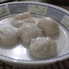 A picture of Eid Dahi Baray (Dumpling yoghurt) by Nancy.