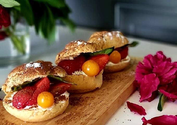 Божественные профитроли с маскарпоне и свежей клубникой 🤗🥰🌹