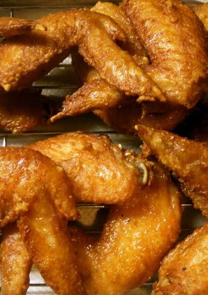 A picture of Chinese Restaurant Fried Chicken Wings.