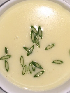 Una foto de Vichyssoise (crema de patatas y puerros)
